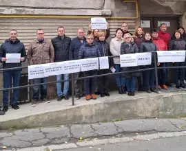 Foto Protest spontan al angajaţilor Direcției Regionale de Statistică Olt. Oamenii sunt nemulţumiţi de salarii