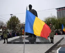 Foto DOCUMENT. Ceremonia de Ziua Naţională, organizată de subprefectul Floreanu, după fiasco-ul de Ziua Armatei generat de proasta organizare a prefectului De Mezzo