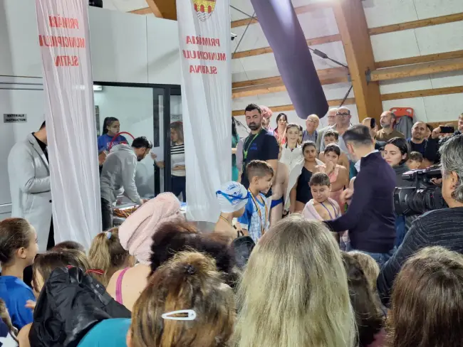 Foto Consilierii PSD Slatina şi-au donat indemnizaţiile pentru ca primăria să poată premia câştigătorii Cupei Slatinei la Înot