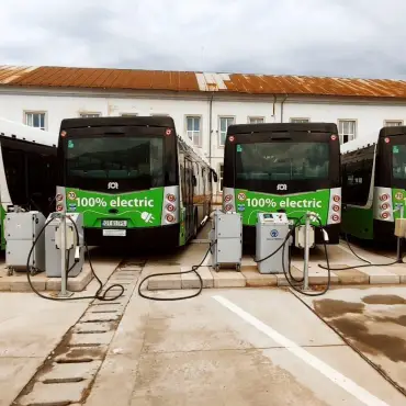 Foto Cât de eficiente sunt autobuzele electrice. Calcule din Slatina, orașul cu transport în comun 100% electric