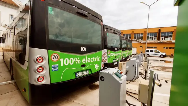 Foto Cât de eficiente sunt autobuzele electrice. Calcule din Slatina, orașul cu transport în comun 100% electric