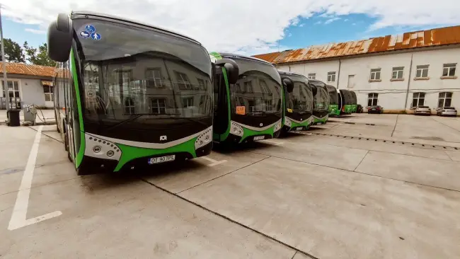 Foto Cât de eficiente sunt autobuzele electrice. Calcule din Slatina, orașul cu transport în comun 100% electric