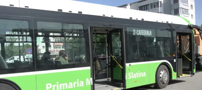 Foto Cât de eficiente sunt autobuzele electrice. Calcule din Slatina, orașul cu transport în comun 100% electric
