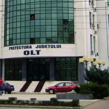 Foto Angajaţii Prefecturii Olt, ţinuţi în frig. Subprefectul reclamă că a răcit la plămâni: „Tu nu ești în stare să ai grijă de o instituție cu o mână de oameni și vrei să ai grijă de un oraș cu 60.000...”