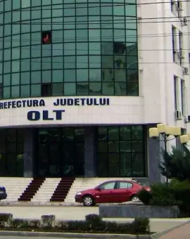 Foto Angajaţii Prefecturii Olt, ţinuţi în frig. Subprefectul reclamă că a răcit la plămâni: „Tu nu ești în stare să ai grijă de o instituție cu o mână de oameni și vrei să ai grijă de un oraș cu 60.000...”