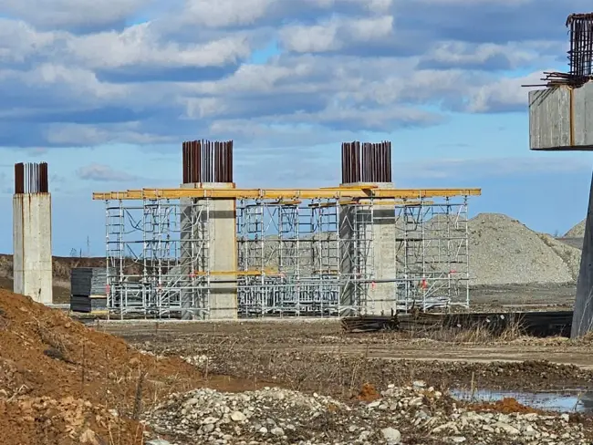 Foto Mobilizare pe Tronsonul 1 al Drumului Expres Craiova-Piteşti  (FOTO)