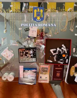 Foto Percheziţii la Slatina, într-un dosar de evaziune şi contrabandă. Poliţiştii au găsit în locuinţa unei tinere bijuterii şi importante sume de bani