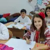 Imagine Elevii de la „Minulescu”, felicitaţi de primarul Moţ: Au venit la şcoală în costum popular, pentru a marca Ziua Naţională (FOTO)