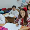 Foto Elevii de la „Minulescu”, felicitaţi de primarul Moţ: Au venit la şcoală în costum popular, pentru a marca Ziua Naţională (FOTO)