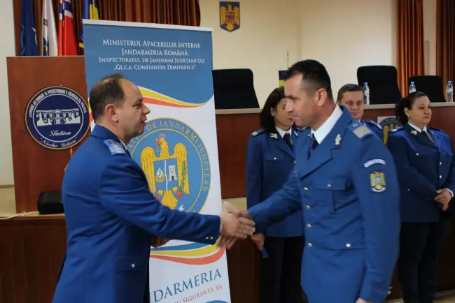 Foto FOTO. 22 de jandarmi olteni avansaţi în grad de Ziua Naţională