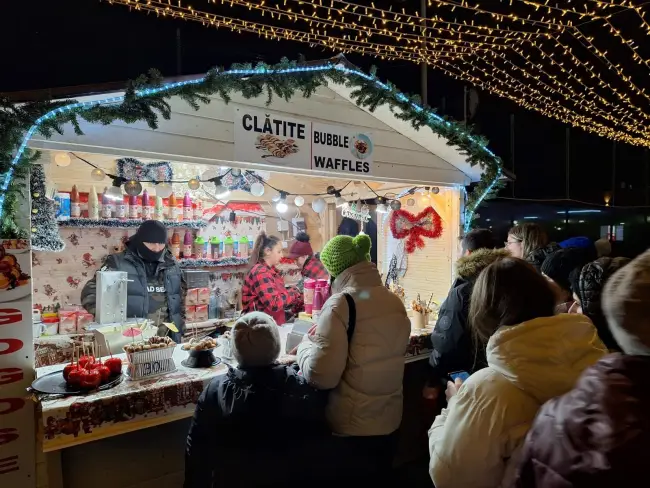 Foto Start la Sărbători, în Slatina. Emil Moţ a aprins iluminatul festiv şi a deschis Târgul de Crăciun (FOTO&VIDEO)