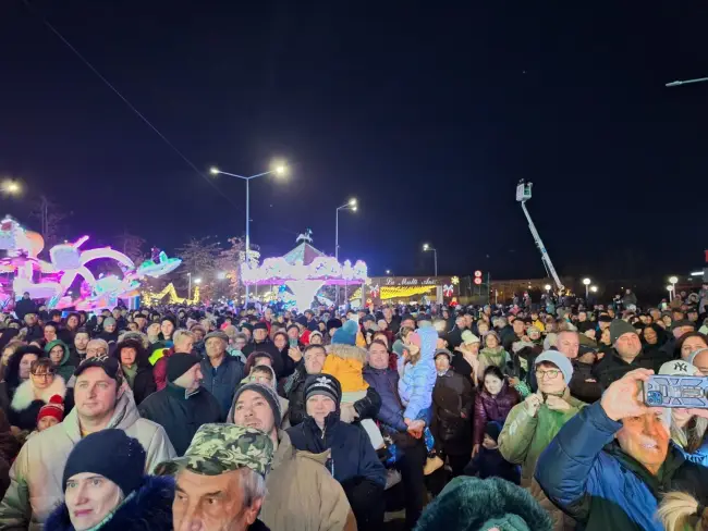 Foto Start la Sărbători, în Slatina. Emil Moţ a aprins iluminatul festiv şi a deschis Târgul de Crăciun (FOTO&VIDEO)