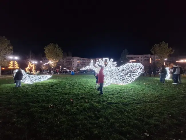 Foto Start la Sărbători, în Slatina. Emil Moţ a aprins iluminatul festiv şi a deschis Târgul de Crăciun (FOTO&VIDEO)