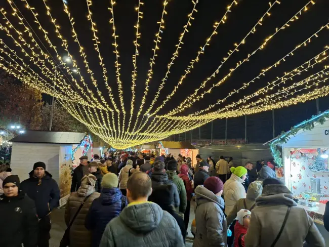 Foto Start la Sărbători, în Slatina. Emil Moţ a aprins iluminatul festiv şi a deschis Târgul de Crăciun (FOTO&VIDEO)