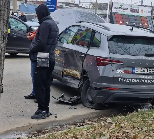 Foto Accident în Slatina. Patru autoturisme implicate