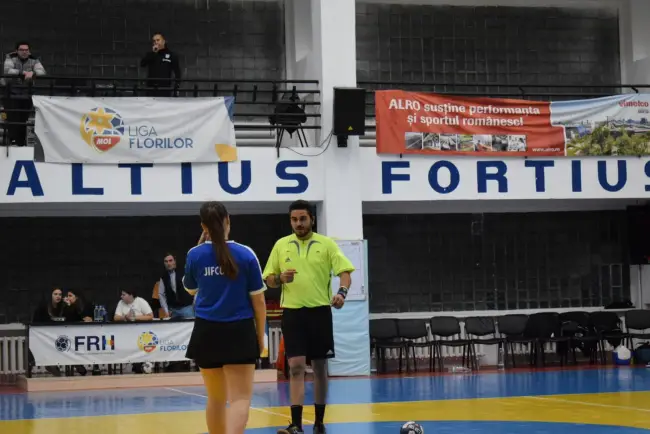 Foto FOTO. Tenismena Andreea Jifcu a dat lovitura de începere a meciului dintre HC Zalău şi CSM Slatina