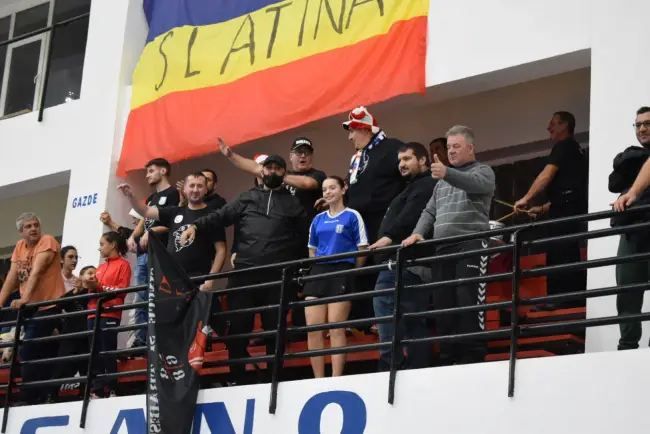 Foto FOTO. Tenismena Andreea Jifcu a dat lovitura de începere a meciului dintre HC Zalău şi CSM Slatina