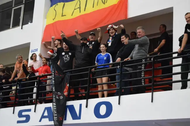 Foto FOTO. Tenismena Andreea Jifcu a dat lovitura de începere a meciului dintre HC Zalău şi CSM Slatina