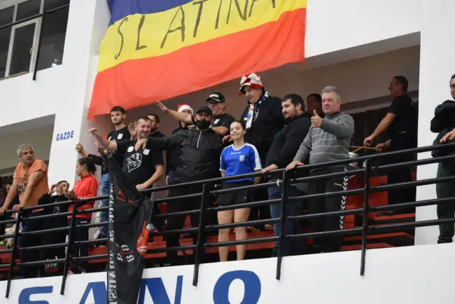 Foto FOTO. Tenismena Andreea Jifcu a dat lovitura de începere a meciului dintre HC Zalău şi CSM Slatina