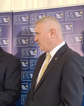 Foto Ciucă jenat de „Fănel”. Cum a reacţionat preşedintele PNL când a fost întrebat de filmele erotice ale prefectului de Olt (VIDEO)