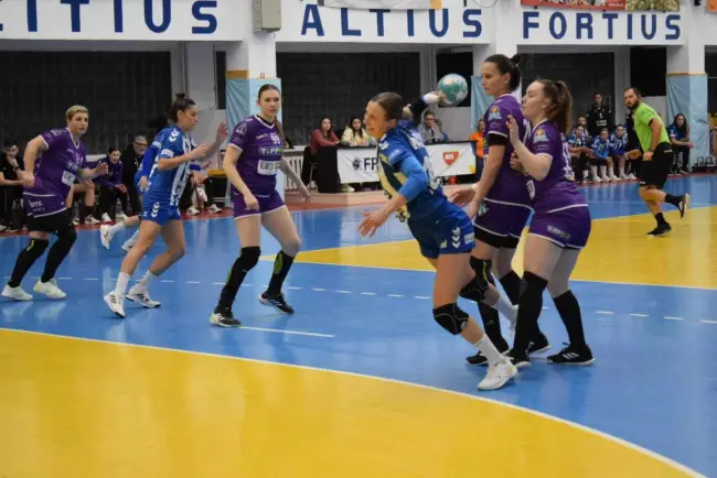 Foto FOTO. CSM Slatina - Békéscsabai Előre, scor 33-37, în a doua zi a turneului din sala LPS