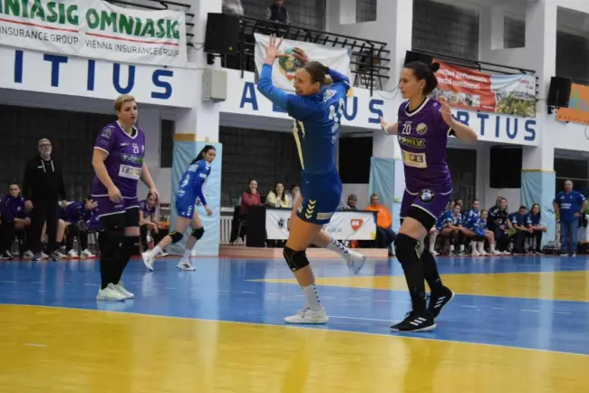 Foto FOTO. CSM Slatina - Békéscsabai Előre, scor 33-37, în a doua zi a turneului din sala LPS