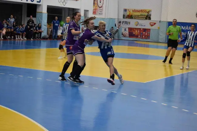 Foto FOTO. CSM Slatina - Békéscsabai Előre, scor 33-37, în a doua zi a turneului din sala LPS