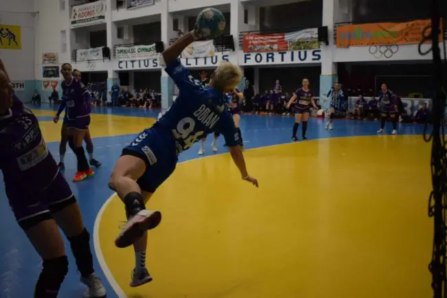 Foto FOTO. CSM Slatina - Békéscsabai Előre, scor 33-37, în a doua zi a turneului din sala LPS