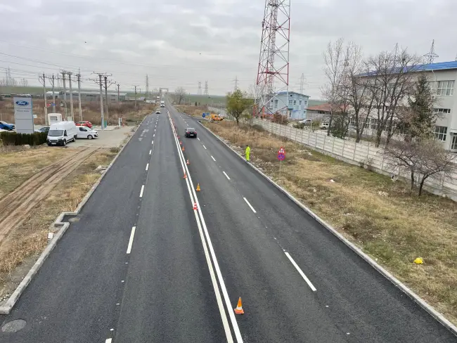 Foto Două benzi pe sens, pe strada Piteşti de la ieşirea din Slatina spre Valea Mare. Investiţia Primăriei, finalizată cu succes (FOTO)