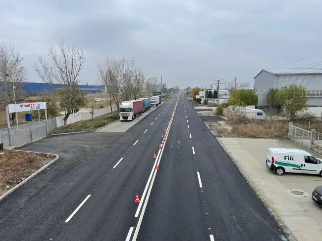 Foto Două benzi pe sens, pe strada Piteşti de la ieşirea din Slatina spre Valea Mare. Investiţia Primăriei, finalizată cu succes (FOTO)