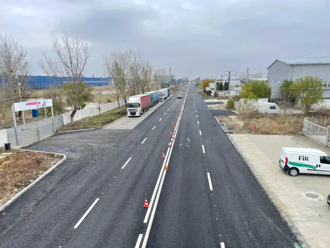 Foto Două benzi pe sens, pe strada Piteşti de la ieşirea din Slatina spre Valea Mare. Investiţia Primăriei, finalizată cu succes (FOTO)