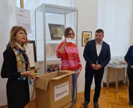 Foto Tombola „Great artists of the world”, organizată de Muzeul Judeţean Olt. Un elev din Slatina, marele câştigător al unei litografii în vloare de 1.500 euro (VIDEO)