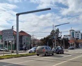Foto Când vor fi operaţionalizate semafoarele inteligente din Slatina, proiect cu finanţare europeană. Deja s-au montat stâlpii