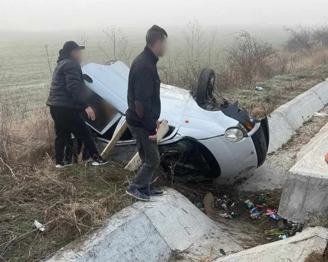 Foto FOTO. Trei persoane rănite, în urma unui accident petrecut între Brebeni şi Coteana