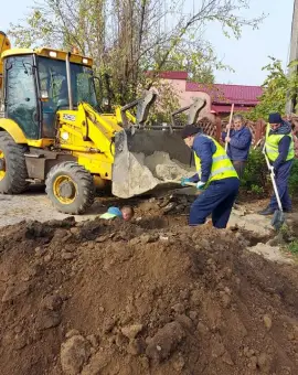 Foto Lucrările de reabilitare şi extindere a reţelei de apă şi canal din Caracal, în paralel cu refacerea străzilor (VIDEO)