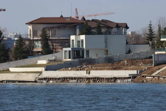 Foto Cum răsare pe malul lacului Pantelimon palatul construit de Gigel Sorinel Ştirbu pentru fiul său. FOTO&VIDEO de ultimă oră