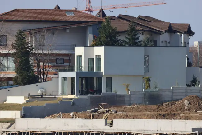 Foto Cum răsare pe malul lacului Pantelimon palatul construit de Gigel Sorinel Ştirbu pentru fiul său. FOTO&VIDEO de ultimă oră
