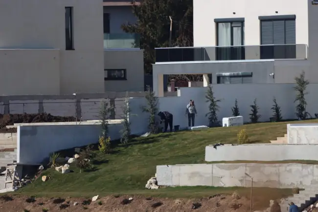 Foto Cum răsare pe malul lacului Pantelimon palatul construit de Gigel Sorinel Ştirbu pentru fiul său. FOTO&VIDEO de ultimă oră
