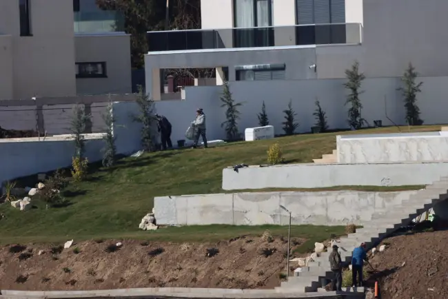 Foto Cum răsare pe malul lacului Pantelimon palatul construit de Gigel Sorinel Ştirbu pentru fiul său. FOTO&VIDEO de ultimă oră