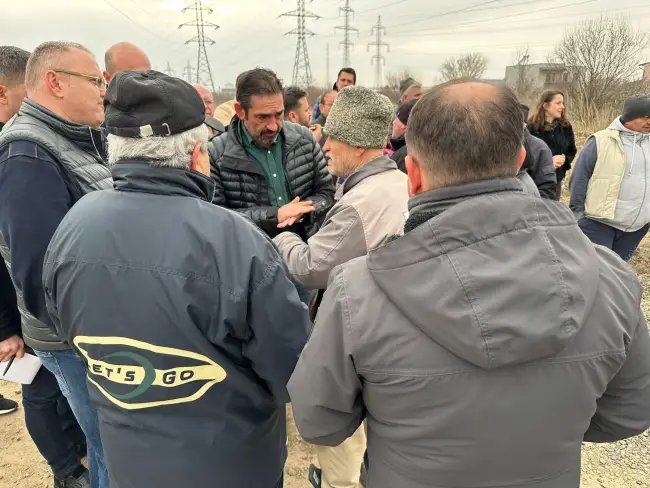 Foto Primarul Slatinei şi preşedintele CJ, întâlnire cu slătinenii. Le-au prezentat oamenilor proiectele pentru străzile Recea şi Agricultorului