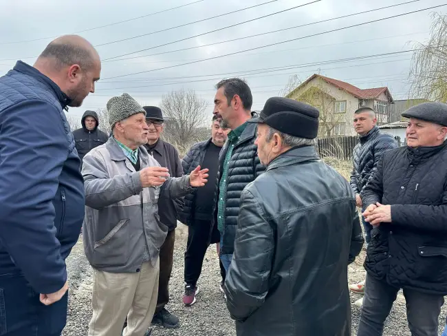 Foto Primarul Slatinei şi preşedintele CJ, întâlnire cu slătinenii. Le-au prezentat oamenilor proiectele pentru străzile Recea şi Agricultorului