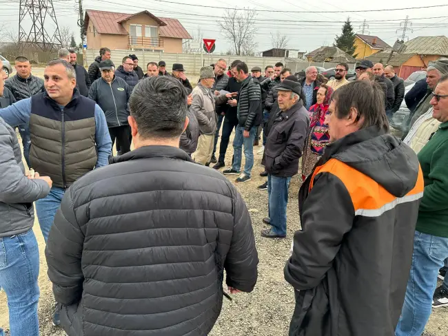 Foto Primarul Slatinei şi preşedintele CJ, întâlnire cu slătinenii. Le-au prezentat oamenilor proiectele pentru străzile Recea şi Agricultorului