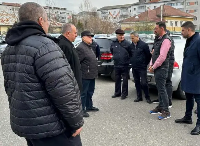 Foto Primarul Emil Moţ şi preşedintele CJ Marius Oprescu au verificat stadiul lucrărilor la cel mai nou parc din Slatina (FOTO)