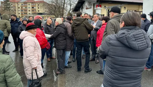 Foto Moţ și Oprescu, dialog cu slătinenii din Progresul: Anveloparea blocurilor și locurile de parcare, printre preocupările administraţiei locale