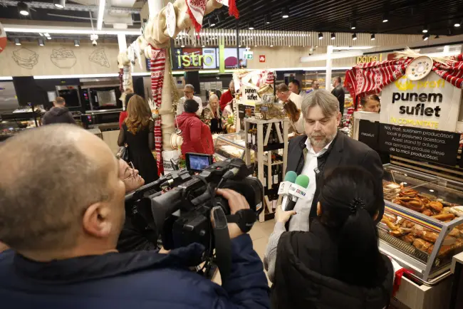 Foto Producătorii din Olt, prezenţi la Raftul cu Bunătăți Locale din magazinele unui lanţ de supermarketuri din toată ţara (FOTO)