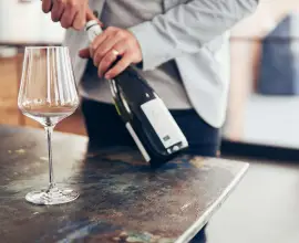 Foto Cum să servești vinul ca un adevărat somelier?