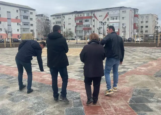 Foto Inaugurarea parcului de la fostul Ştrand Progresul, tot mai aproape. Primarul Emil Moţ, o nouă vizită pe şantier (FOTO)