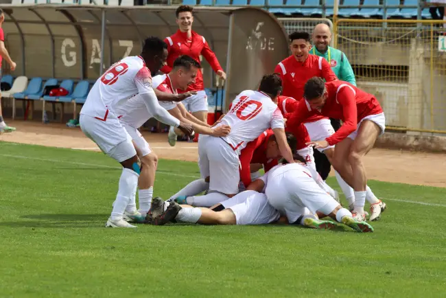 Foto CSM Slatina a remizat, scor 1-1, cu CS Tunari. Denis Dragu a adus egalarea în prelungire confruntării