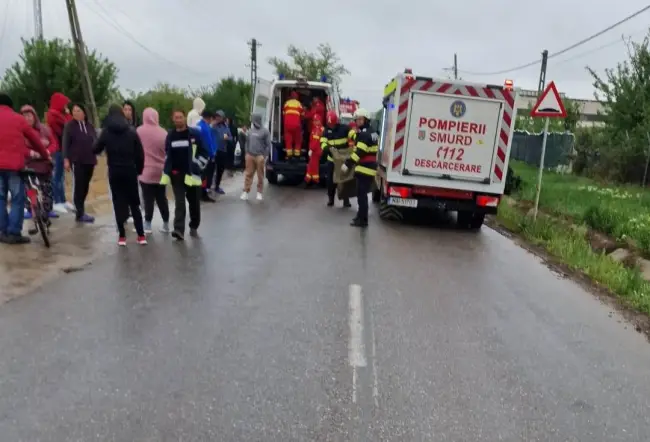 Foto Accident cu două maşini implicate, la Movileni. O femeie şi un copil au fost răniţi (FOTO)
