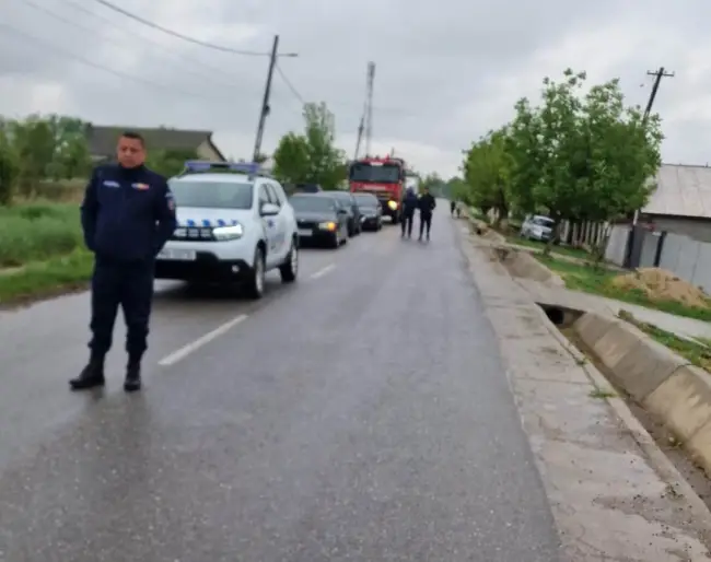 Foto Accident cu două maşini implicate, la Movileni. O femeie şi un copil au fost răniţi (FOTO)